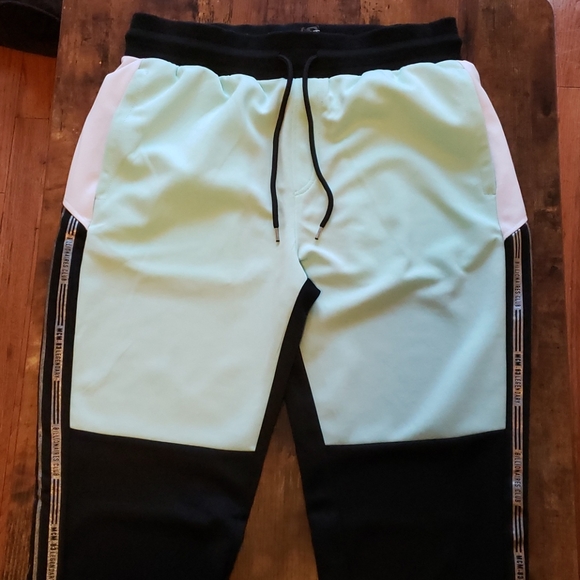 Switch Remarkable Joggers - Picture 2 of 6